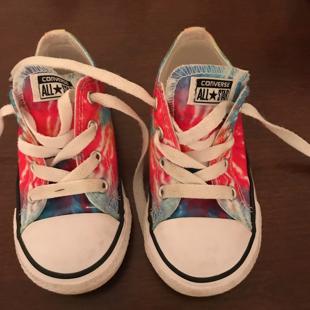 Size 8 tie dye converse